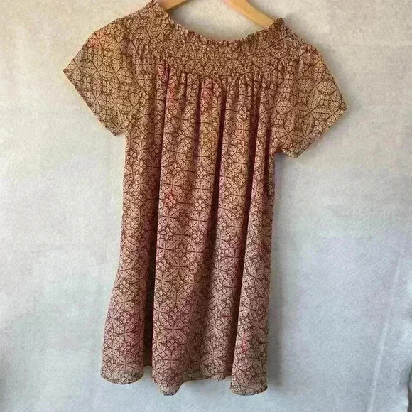 En Creme Red White Abstract Smocked Collar Flowy Sleeve Blouse Size Small - Picture 9 of 14